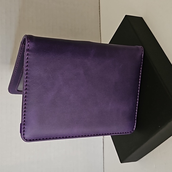 (NWT) PASSPORT HOLDER - Picture 3 of 7